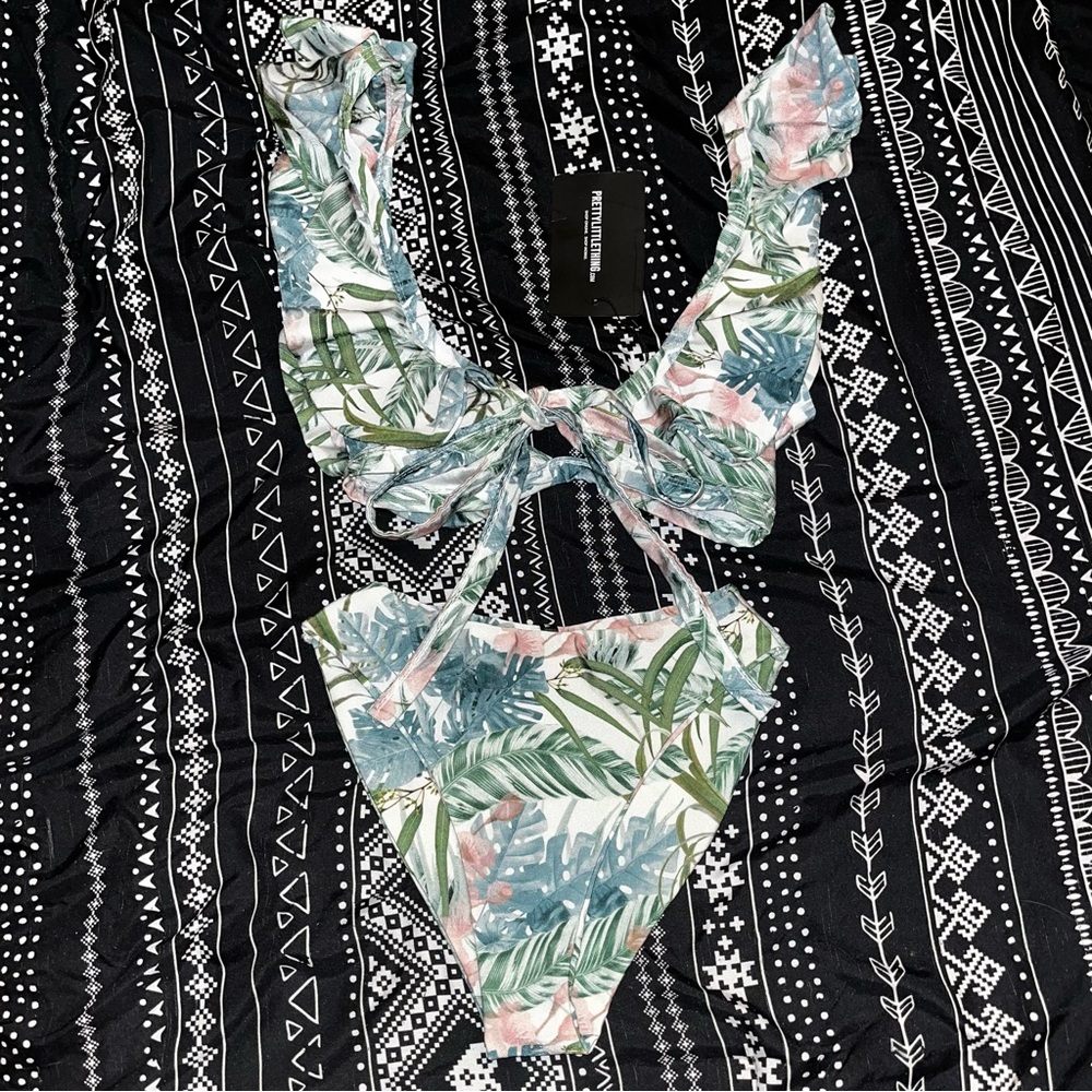 Pretty Little Thing Floral Print Ruffle Bikini - Picture 4 of 4